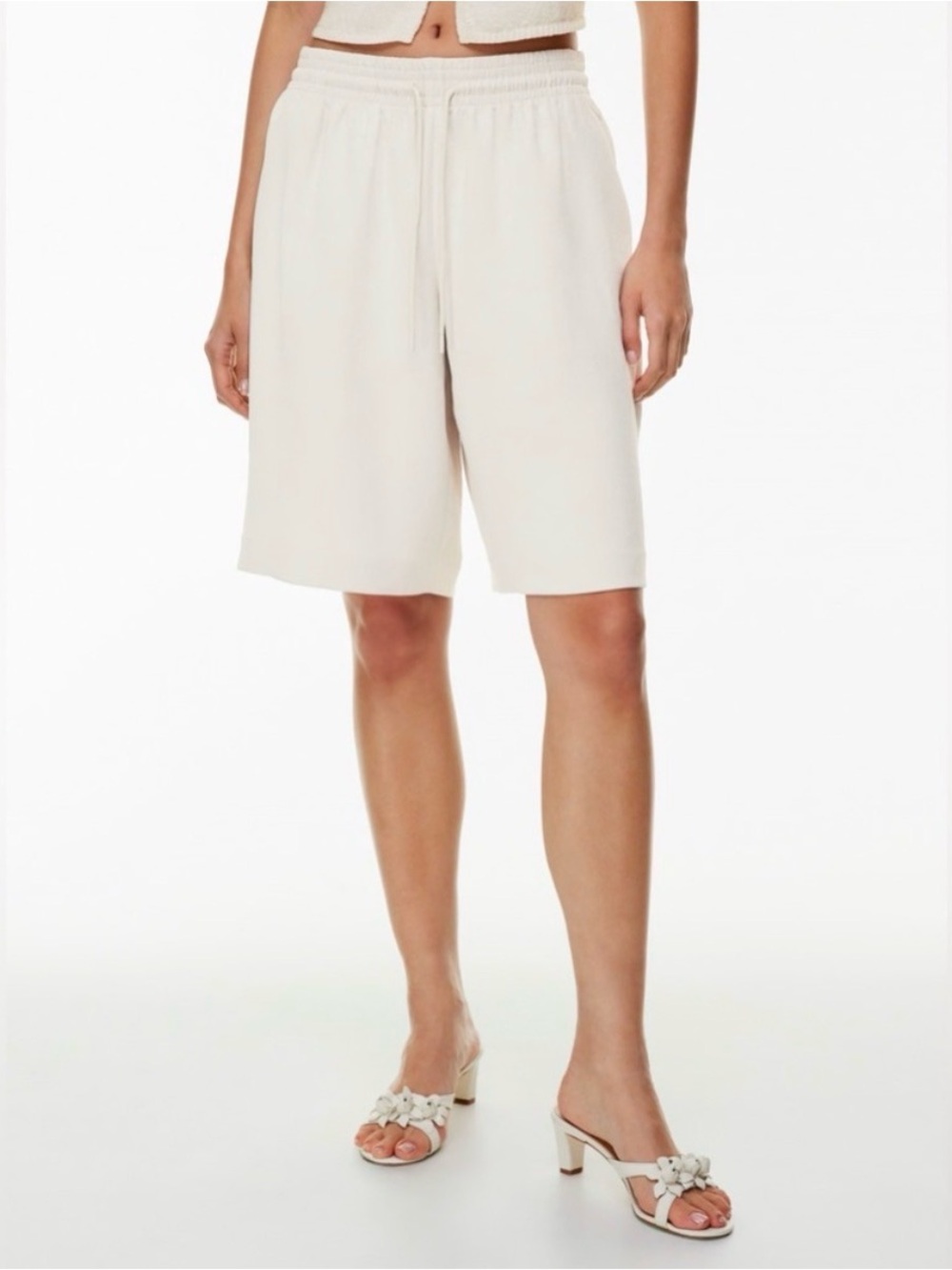 Aritzia Wilfred Thesis Bermuda Short in Matte Pearl - Size L